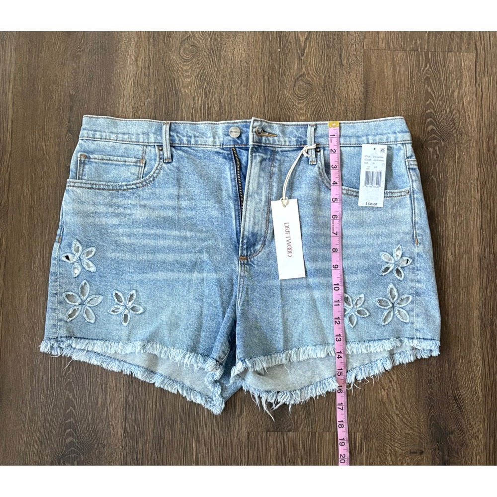 Driftwood Goldie Floral Eyelet Cutout Denim Shorts Light Wash Raw Hem 33 NEW - Picture 9 of 9